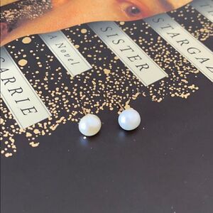 14 k gold pearl studs